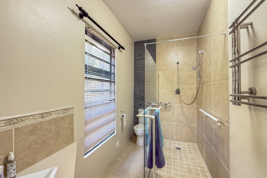 5 Bedroom Property for Sale in Plattekloof Western Cape
